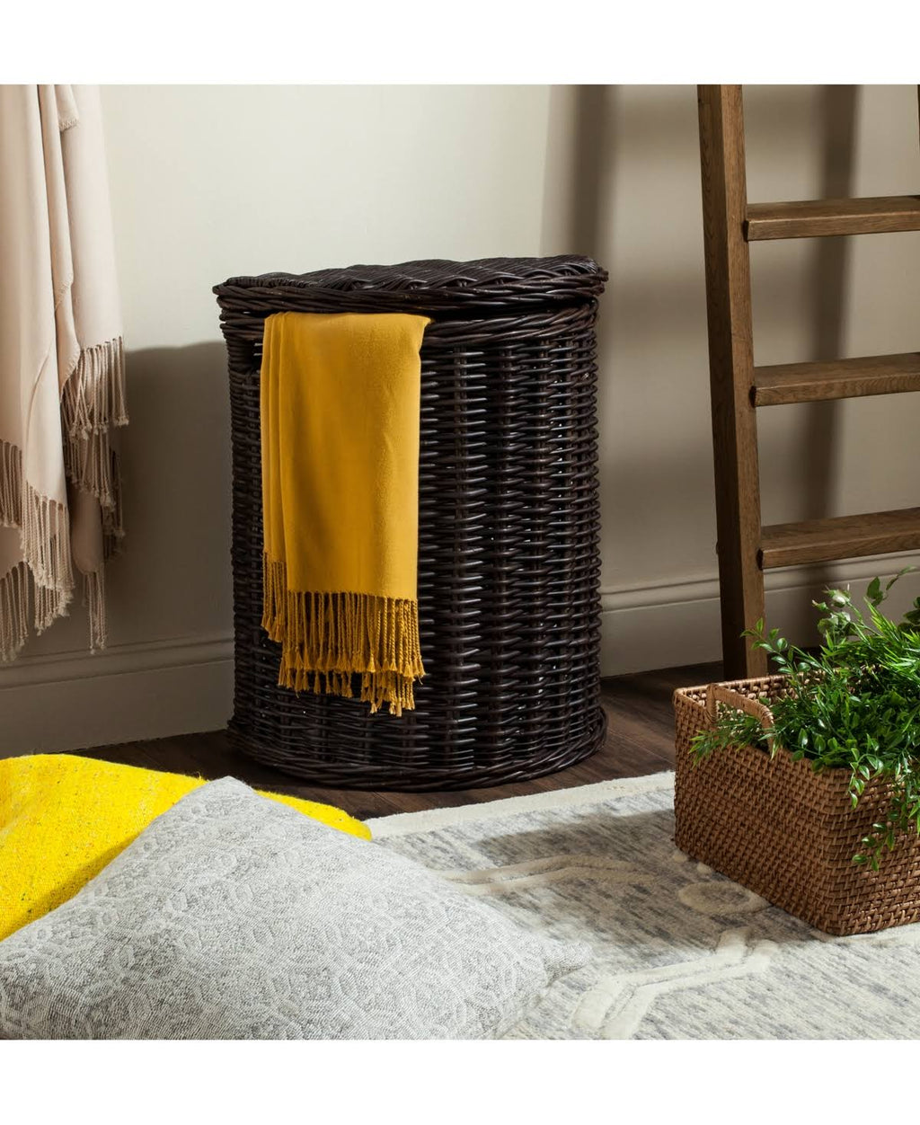 Brown Wicker Hamper U7491