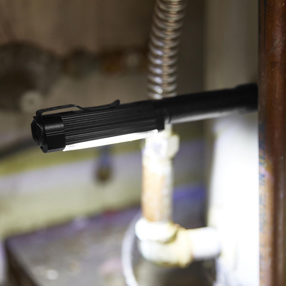300 Lumen Magnetic Pocket Work Light R95096